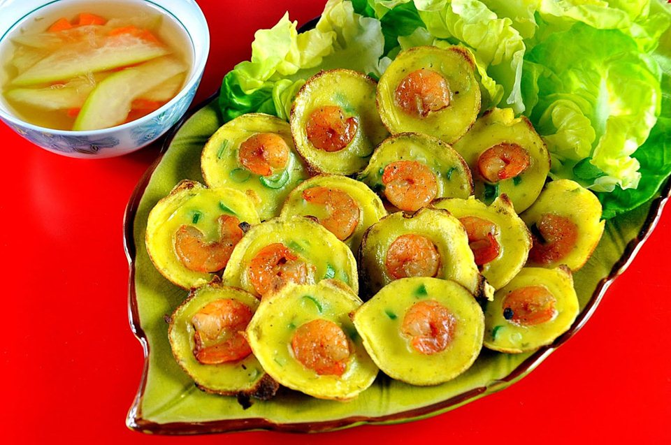 Bánh khọt - đặc sản tỉnh An Giang tại Lễ hội bánh dân gian Nam Bộ lần thứ IV năm 2015